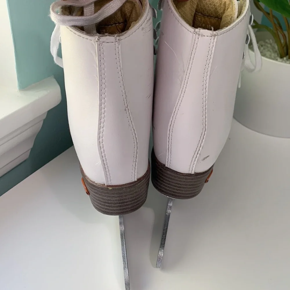 Riedell Girls Figure Skates - White Ice Skates - Picture 5 of 8
